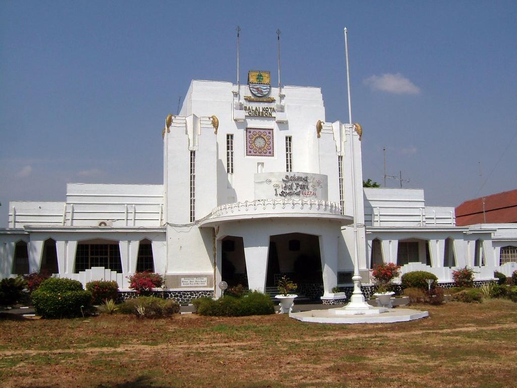 Hotel Koening Cirebon Zewnętrze zdjęcie