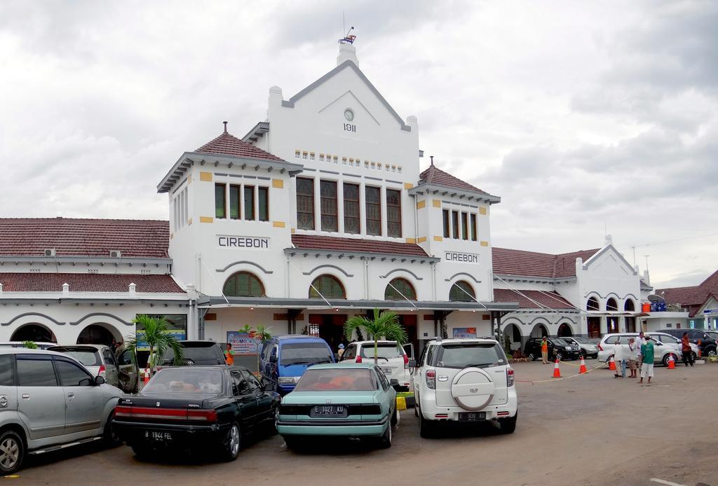 Hotel Koening Cirebon Zewnętrze zdjęcie